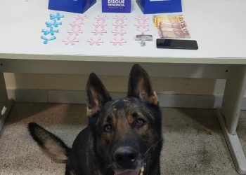 Guarapari: Policiais do 10° Batalhão detém dois homens com mandado de prisão em aberto e apreende drogas