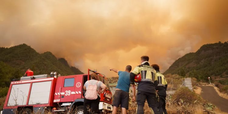 Clima: Incêndios em Tenerife levam à evacuação de aldeias