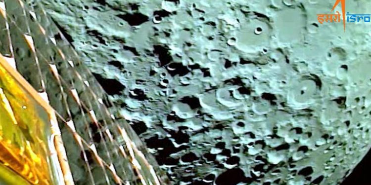 Mundo: Índia é o quarto país a pousar uma espaçonave na Lua