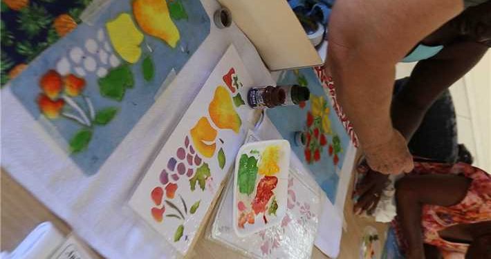 Itapemirim: Curso de artesanato realizado numa parceria entre CRAS e Pestalozzi