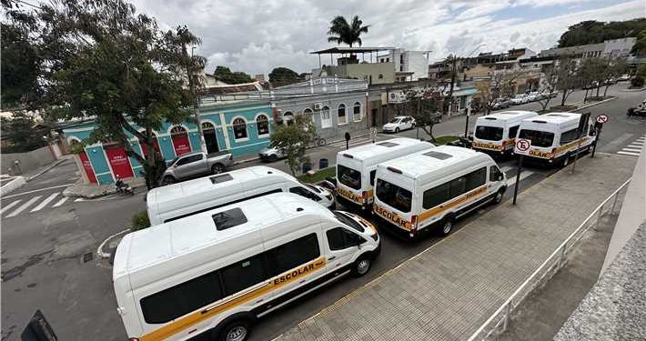Itapemirim: Educação recebe seis novas vans para transporte escolar