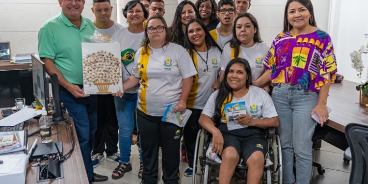 Marataízes: APAE visita gabinete do prefeito