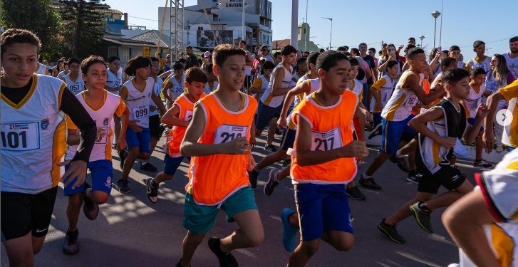 Marataízes: Prefeitura comemora o Dia do Estudante com corrida na Praia Central
