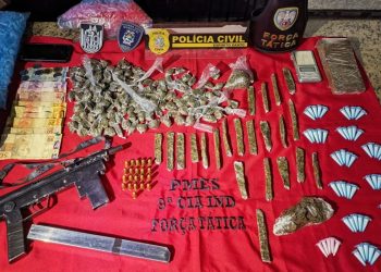 Marataízes: PM cumpre mandado e realiza apreensões de arma e drogas