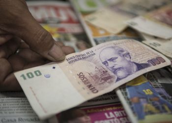 Mundo: Banco Central argentino eleva taxa de juros a 118% após eleições primárias causarem desvalorização do peso e alta do dólar