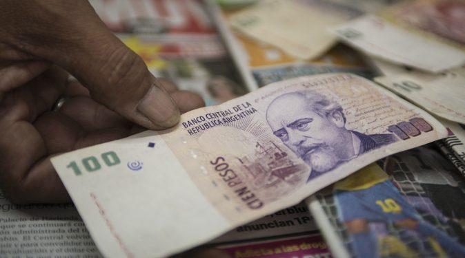 Mundo: Banco Central argentino eleva taxa de juros a 118% após eleições primárias causarem desvalorização do peso e alta do dólar