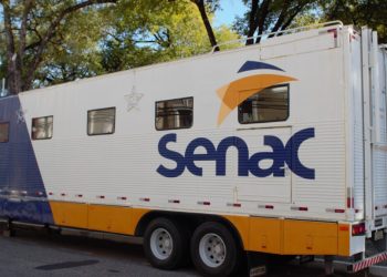 Anchieta: Carreta tecnológica traz cursos para moradores