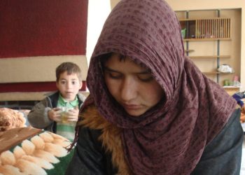 Mundo: Talibã ordena a demissão de mulheres que não usam véu em escritórios do governo