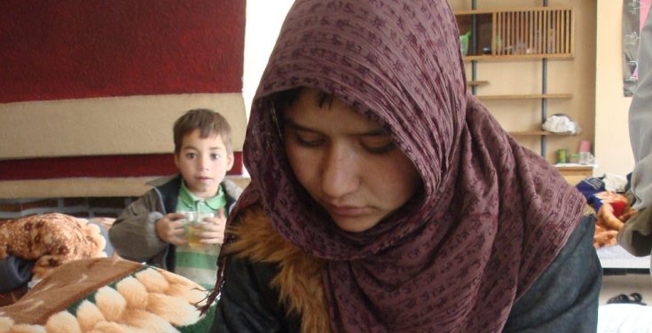 Mundo: Talibã ordena a demissão de mulheres que não usam véu em escritórios do governo