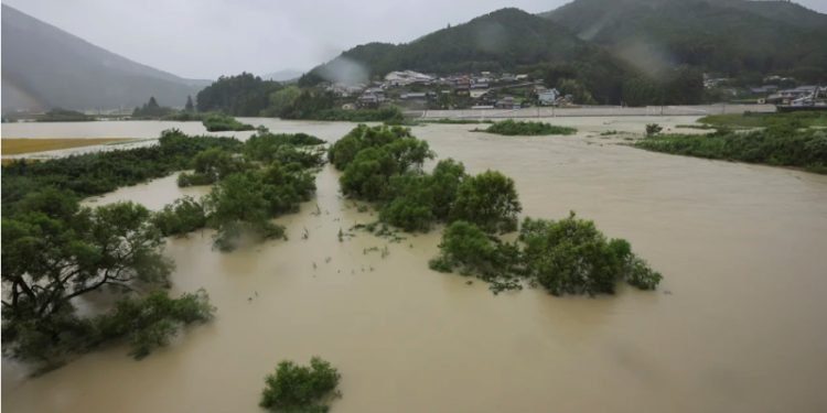 Clima: Tufão poderoso atinge oeste do Japão e 237 mil pessoas precisam ser removidas