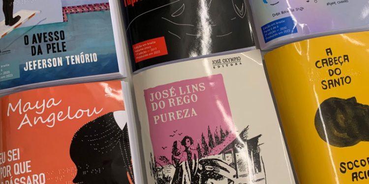 Vitória: Biblioteca amplia acervo em formato acessível para pessoas com deficiência