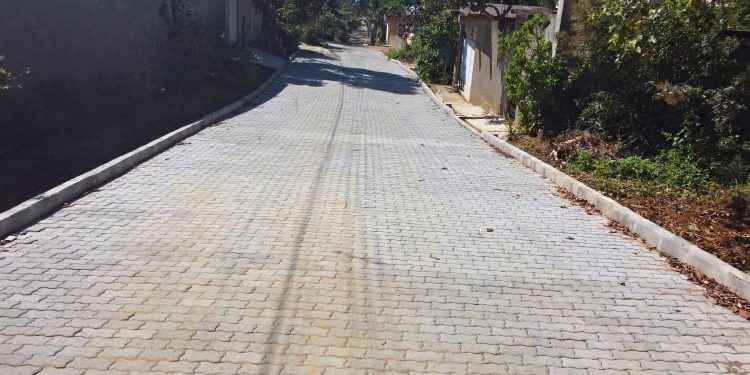 Piúma: Prefeitura faz obras de pavimentação em cinco ruas no Portinho