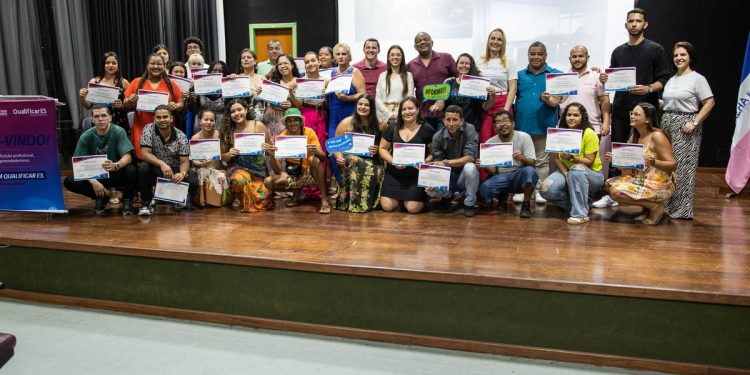 Piúma: Prefeitura faz formatura de 62 alunos do programa Qualificar ES