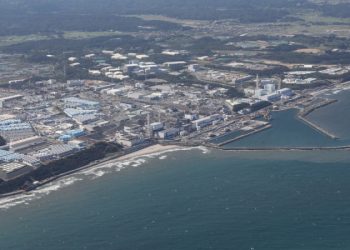 Mundo: Japão inicia despejo de água radioativa de Fukushima no oceano