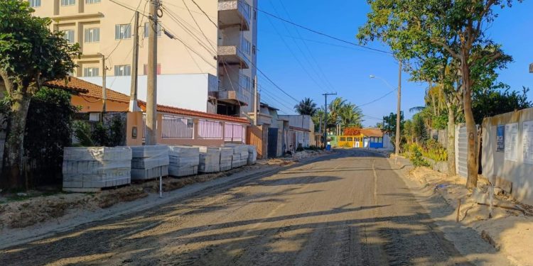 Anchieta: Obras de drenagem e pavimentação avançam em Castelhanos