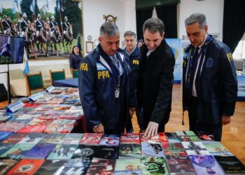 Mundo: Polícia argentina fecha livraria nazista e antissemita