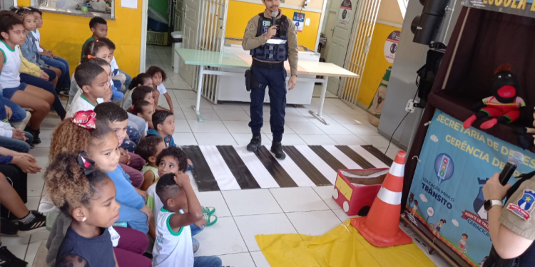 Cariacica: Teatro para crianças sobre educação para o trânsito é realizado na Escola do Campo Margarete Cruz Pereira