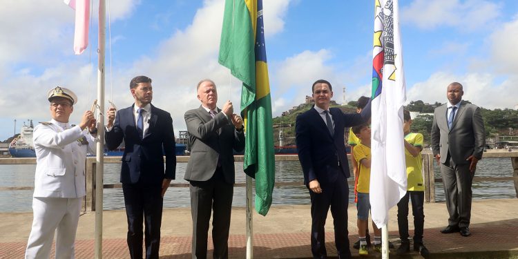 Espírito Santo: Desfile cívico-militar reúne cerca de dez mil pessoas na Capital