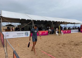 Estado: Primeiro dia do ArcelorMittal Beach Tennis Open agita Praia de Camburi, em Vitória