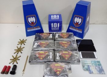 Guarapari: Sete tabletes de cocaína são apreendidos e veículo é recuperado por policiais do 10° Batalhão