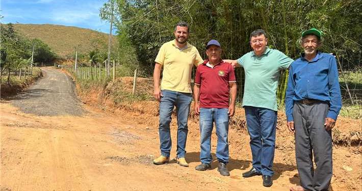 Itapemirim: Prefeitura faz melhorias na estrada do assentamento Nova Safra