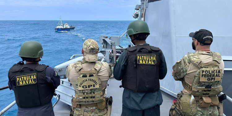 Brasil: Marinha e PF fazem maior apreensão de cocaína no mar brasileiro