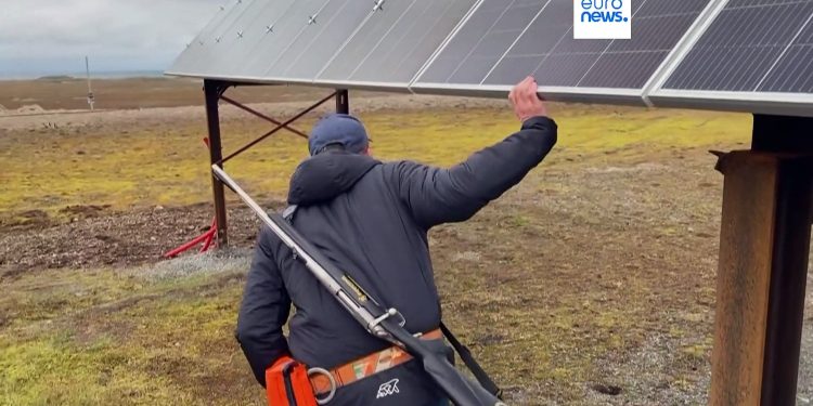 Mundo: Noruega instala painéis solares no Ártico para tornar arquipélago mais eficiente e menos poluente