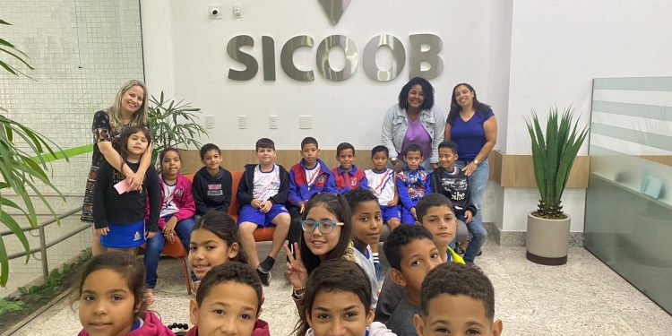Kennedy: Alunos de Jaqueira aprendem sobre educação financeira