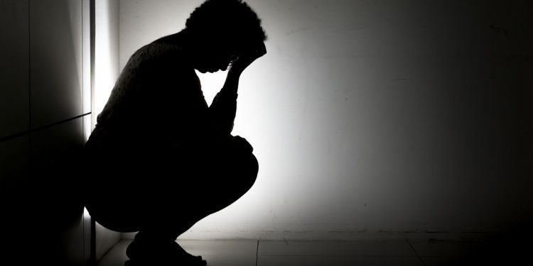 Saúde: Estudo alerta para alta incidência de suicídio na adolescência