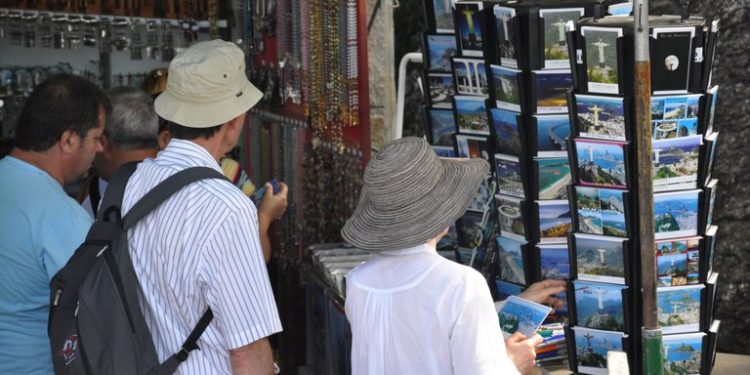Turismo: Gastos de estrangeiros no Brasil atingem R$ 3,22 bilhões em agosto, o maior valor para o período em 25 anos