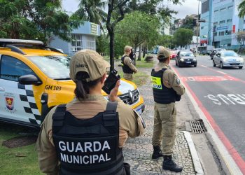 Vitória: GCM realiza campanha com motociclista na Semana Nacional do Trânsito