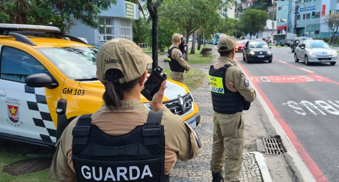 Vitória: GCM realiza campanha com motociclista na Semana Nacional do Trânsito