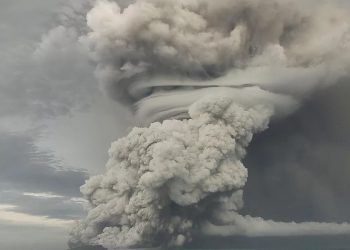 Mundo: Vulcão de Tonga provocou debandada de detritos no fundo do mar