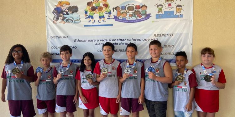 Anchieta: Alunos anchietenses conquistam medalhas em competição de jiu-jítsu