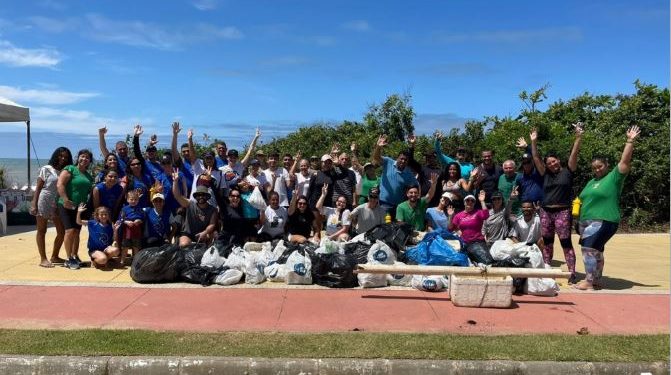 Anchieta: Uma tonelada de lixo recolhida das praias por voluntários e prefeitura