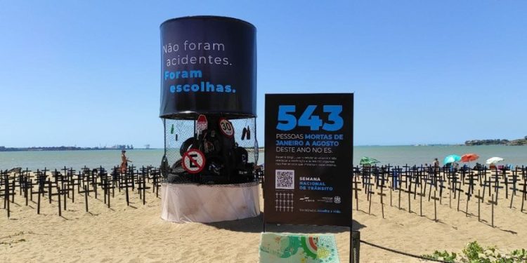 Estado: Detran|ES realiza intervenção urbana na Praia de Camburi na Semana Nacional de Trânsito