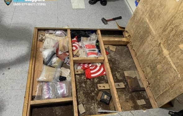 EUA: Polícia apreende drogas em local onde bebê morreu após contato com fentanil