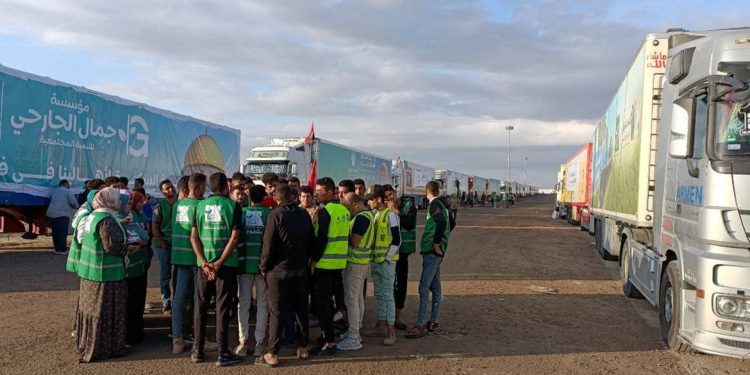 Guerra: Terceiro comboio de ajuda a Gaza entra na passagem de Rafah via Egito