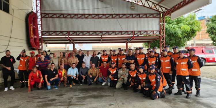 Guarapari : Bombeiros recebem novos equipamentos para salvamento marítimo