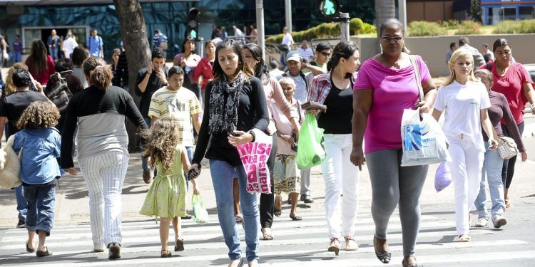 Brasil: País envelhece cada vez mais rápido e idosos já são 10,9% da população