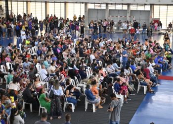 Vitória: Mais 890 famílias recebem cartões do Vix + Cidadania