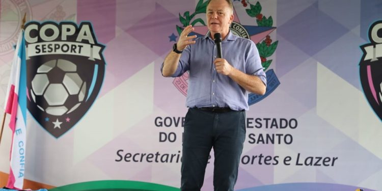 Estado: Governador entrega uniformes e materiais esportivos para a Copa Sesport