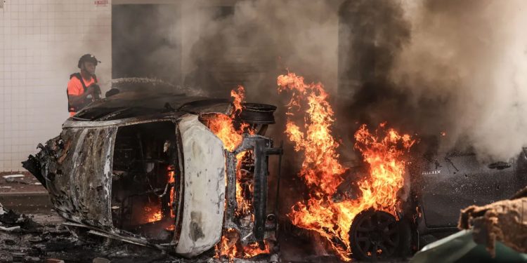 Conflito: Israel e Hamas entram no segundo dia de confronto