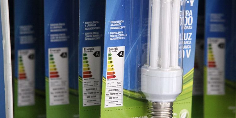 Economia: Aneel mantém bandeira tarifária verde para novembro