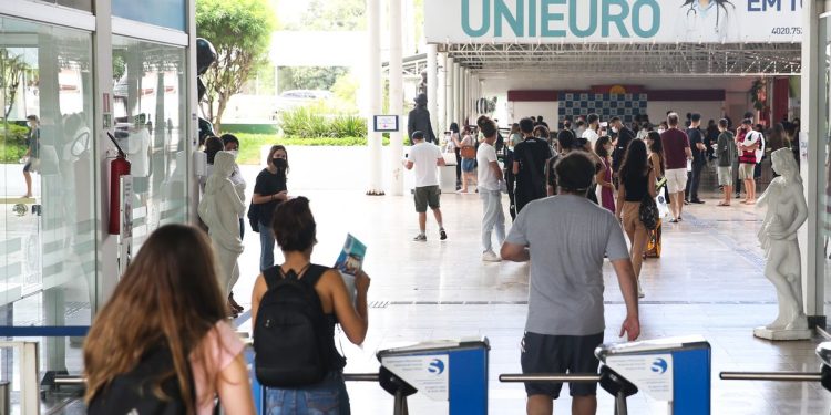 Educação: Como as notas do Enem podem ser usadas no Brasil e no exterior