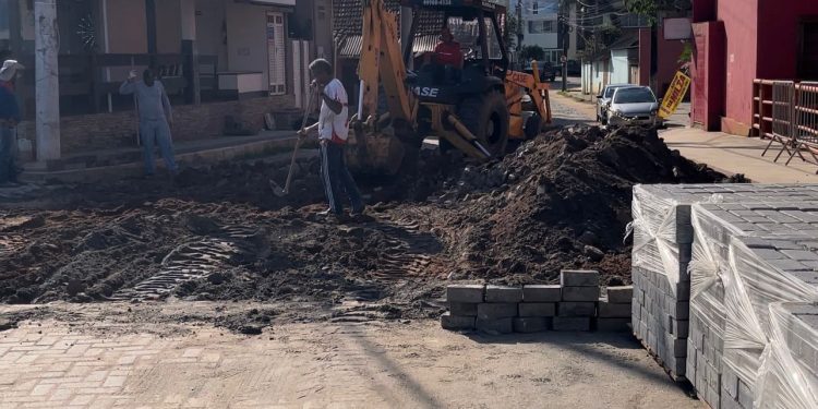 Guarapari: Obras de drenagem e pavimentação de Meaípe entram na etapa final