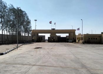 Guerra: Passagem de Rafah é aberta para entrada de 20 caminhões e fechada em seguida