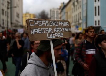 Portugal: Brasileiros que vivem em barracas protestam contra preço de moradia