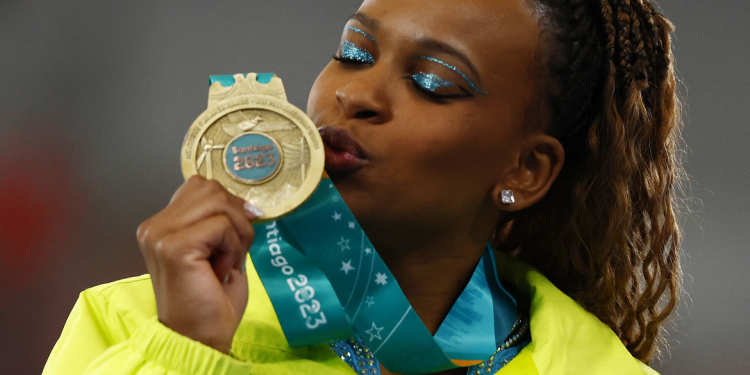 Pan-Americano: Rebeca Andrade conquista ouro na trave