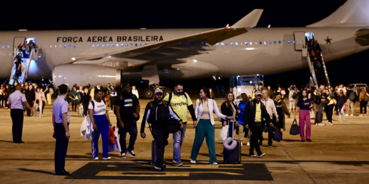 Conflito: Operação Voltando em Paz resgata 916 brasileiros de guerra entre Israel e Hamas